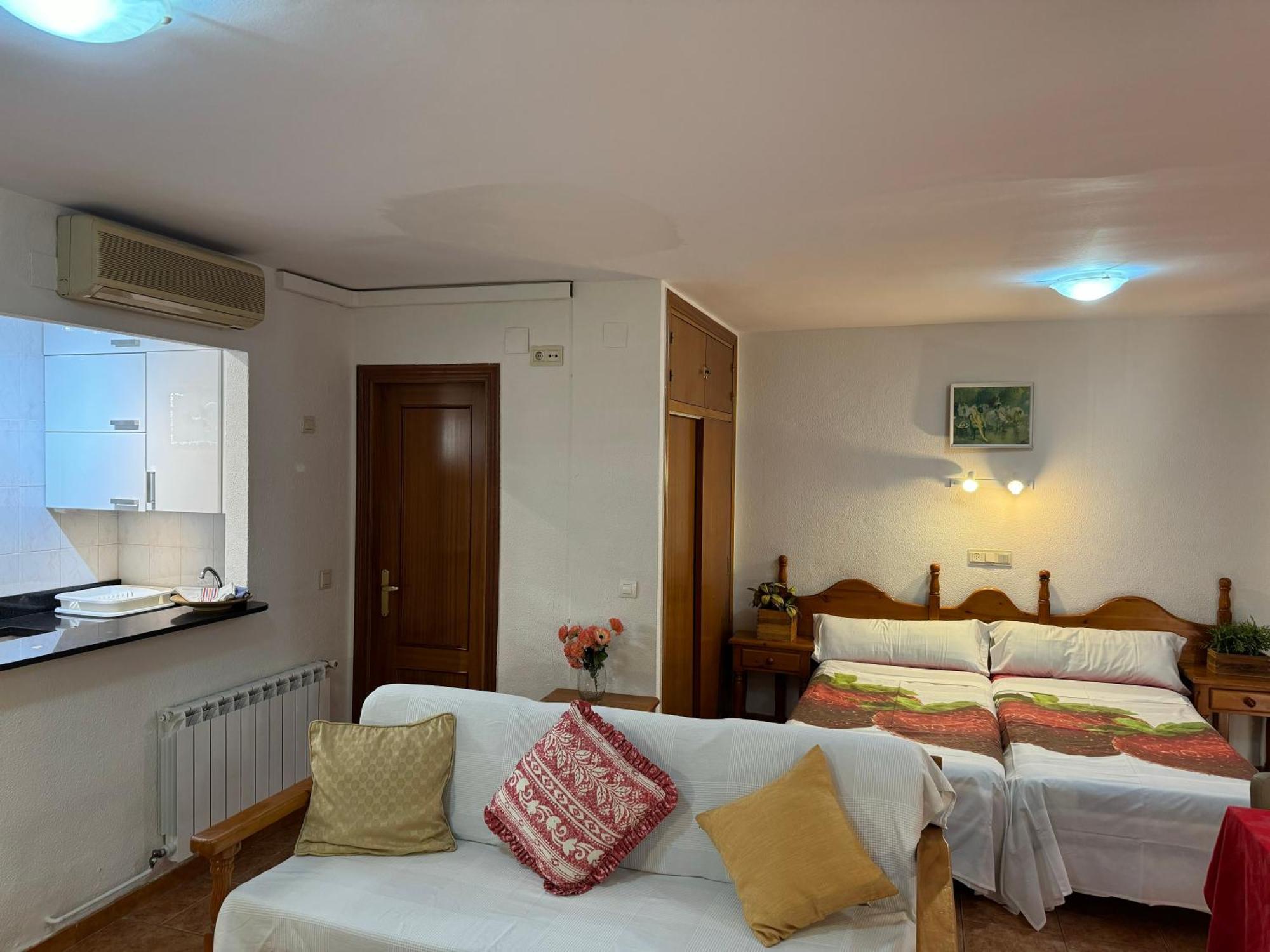 Apartamentos Turisticos Yamasol ฟูเอนฮิโรลา ภายนอก รูปภาพ